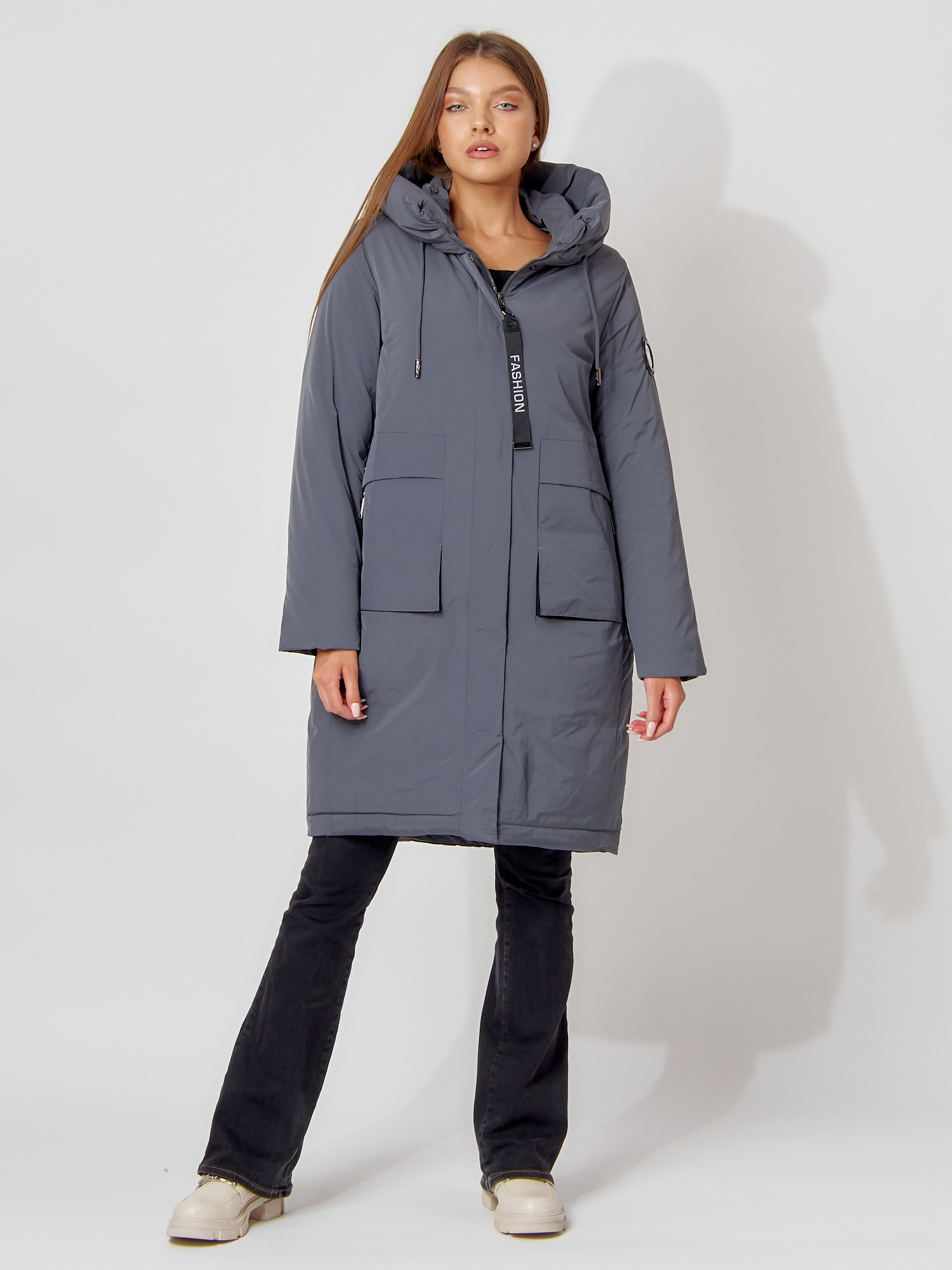 Купить Пальто утепленное с капюшоном зимнее женское  серого цвета 442187Sr