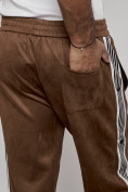 Купить Спортивные мужские джоггеры из бархатного трикотажа коричневого цвета 12925K, фото 14