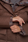 Купить Зимняя женская куртка модная с капюшоном коричневого цвета 133105K, фото 15