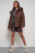 Купить Зимняя женская куртка модная с капюшоном коричневого цвета 133105K, фото 17