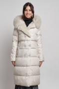 Купить Пальто утепленное с капюшоном и мехом зимнее женское бежевого цвета 133203B, фото 11