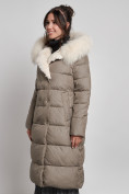 Купить Пальто утепленное с капюшоном и мехом зимнее женское коричневого цвета 133203K, фото 11