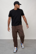 Купить Джинсы карго мужские с накладными карманами коричневого цвета 2423K, фото 8