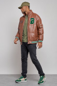 Купить Куртка из экокожи мужская на резинке коричневого цвета 28115K, фото 2