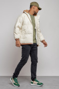 Купить Куртка из экокожи мужская с плюшевым капюшон бежевого цвета 28132B, фото 3