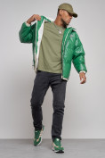Купить Куртка из экокожи мужская с плюшевым капюшон зеленого цвета 28132Z, фото 12