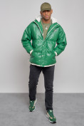 Купить Куртка из экокожи мужская с плюшевым капюшон зеленого цвета 28132Z, фото 9