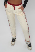 Купить Джоггеры спортивные трикотажные женские бежевого цвета 311B, фото 16
