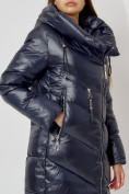Купить Пальто утепленное с капюшоном зимнее женское  темно-синего цвета 442185TS, фото 14