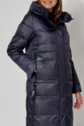 Купить Пальто утепленное с капюшоном зимнее женское  темно-синего цвета 442186TS, фото 15