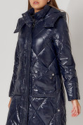 Купить Пальто утепленное стеганое зимнее женское  темно-синего цвета 448601TS, фото 19