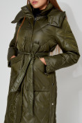 Купить Пальто утепленное стеганое зимнее женское  темно-зеленого цвета 448601TZ, фото 18