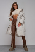 Купить Пальто утепленное молодежное зимнее женское светло-серого цвета 52330SS, фото 16