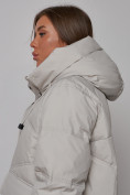 Купить Пальто утепленное молодежное зимнее женское светло-серого цвета 52330SS, фото 19