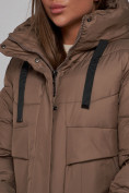 Купить Пальто утепленное молодежное зимнее женское коричневого цвета 52331K, фото 12