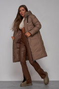 Купить Пальто утепленное молодежное зимнее женское коричневого цвета 52331K, фото 15