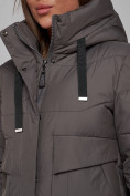 Купить Пальто утепленное молодежное зимнее женское темно-серого цвета 52331TC, фото 13