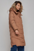 Купить Пальто утепленное молодежное зимнее женское коричневого цвета 52355K, фото 2