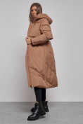 Купить Пальто утепленное молодежное зимнее женское коричневого цвета 52356K, фото 15