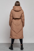 Купить Пальто утепленное молодежное зимнее женское коричневого цвета 52356K, фото 4