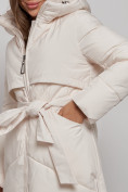Купить Пальто утепленное молодежное зимнее женское светло-бежевого цвета 52356SB, фото 11