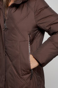 Купить Пальто утепленное молодежное зимнее женское темно-коричневого цвета 52358TK, фото 11