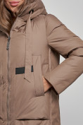 Купить Пальто утепленное молодежное зимнее женское коричневого цвета 52359K, фото 11
