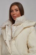 Купить Пальто утепленное молодежное зимнее женское светло-бежевого цвета 52393SB, фото 18