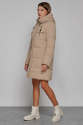 Купить Пальто утепленное с капюшоном зимнее женское светло-коричневого цвета 52429SK, фото 2