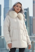 Купить Куртка зимняя женская с мехом и капюшоном тренд бежевого цвета 7608B