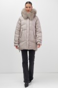 Купить Куртка зимняя женская с мехом и капюшоном тренд светло-коричневого цвета 7608SK, фото 9