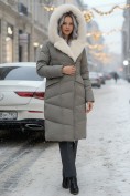 Купить Двубортное пальто зимнее утепленное с мехом и капюшоном коричневого цвета 7626K, фото 2