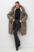 Купить Пальто зимнее утепленное с мехом и капюшоном тренд коричневого цвета 7629K, фото 6