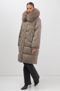 Купить Пальто зимнее утепленное с мехом и капюшоном тренд коричневого цвета 7629K, фото 8