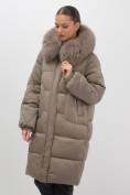Купить Пальто зимнее утепленное с мехом и капюшоном тренд коричневого цвета 7629K, фото 12