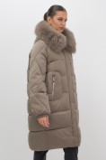 Купить Пальто зимнее утепленное с мехом и капюшоном тренд коричневого цвета 7629K, фото 13