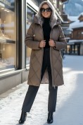 Купить Пальто зимнее утепленное с капюшоном женское коричневого цвета 7637K, фото 2