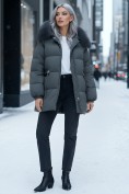 Купить Куртка зимняя женская с мехом и капюшоном тренд темно-зеленого цвета 7639TZ, фото 4