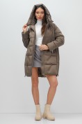 Купить Куртка зимняя женская классическая с капюшоном коричневого цвета 7671K, фото 19