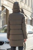 Купить Куртка зимняя женская классическая с капюшоном коричневого цвета 7671K, фото 2