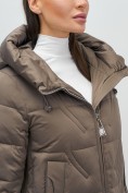 Купить Куртка зимняя женская классическая с капюшоном коричневого цвета 7671K, фото 13