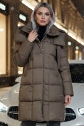 Купить Пальто зимнее утепленное с капюшоном женское коричневого цвета 7700K
