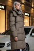 Купить Пальто зимнее утепленное с капюшоном женское коричневого цвета 7700K, фото 3