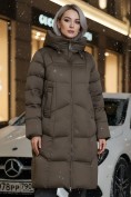 Купить Пальто зимнее утепленное с капюшоном женское коричневого цвета 7702K, фото 4