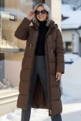 Купить Пальто зимнее утепленное с капюшоном женское коричневого цвета 7729K