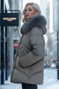 Купить Куртка зимняя женская с мехом и капюшоном тренд коричневого цвета 7737K, фото 3