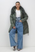 Купить Пальто зимнее утепленное с мехом и капюшоном тренд цвета хаки 7745Kh, фото 15