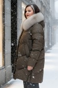 Купить Пальто зимнее утепленное с мехом и капюшоном тренд темно-коричневого цвета 7745TK, фото 3