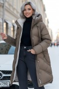 Купить Пальто зимнее утепленное с капюшоном женское коричневого цвета 7747K, фото 4