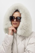 Купить Пальто зимнее утепленное с мехом и капюшоном тренд бежевого цвета 7753B, фото 15